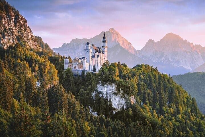 Privater Tagesausflug zum Schloss Neuschwanstein und nach Landsberg