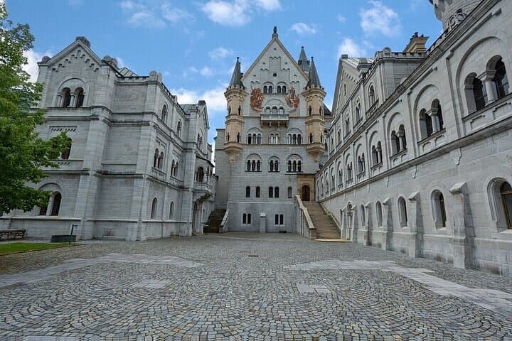 Privater Tagesausflug zum Schloss Neuschwanstein und nach Landsberg — Foto 3