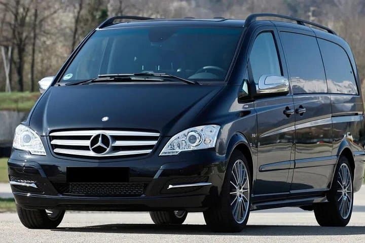 Partenza con Transfer in MiniVan da Ibiza all'Aeroporto di Ibiza IBZ
