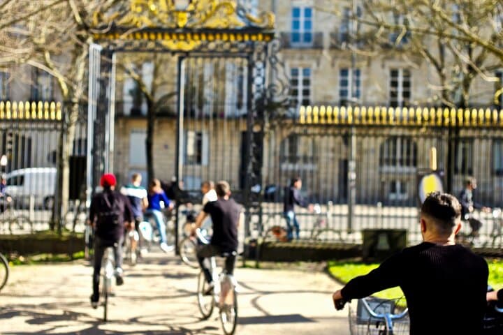 Tour en E-Bike con Pétanque y Aperitivos en Burdeos