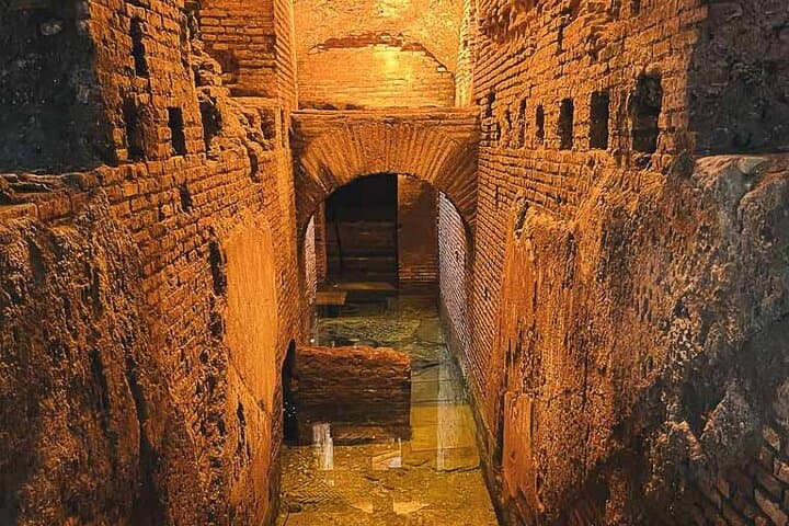 Tour dell'Acquedotto Sotterraneo e della Scalinata di Spagna