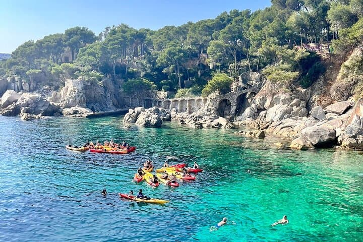Tour en kayak y snorkel por la Costa Brava desde Barcelona