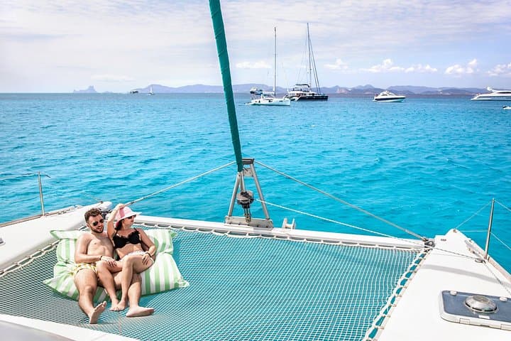 Escursione in Gruppo Ridotto a Formentera e Ibiza in Catamarano — foto 4