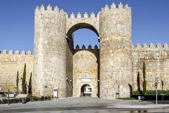 Geführte Tour nach Avila und Segovia von Madrid