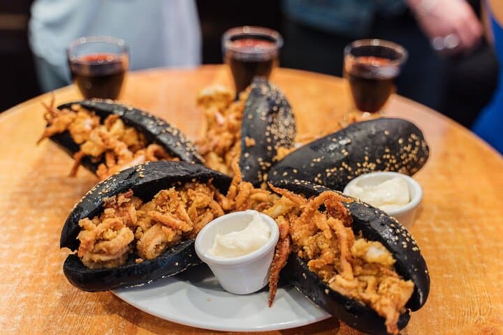 Madrid: Kleingruppen-Foodtour mit lokalen Tapas & spanischem Wein — Foto 2