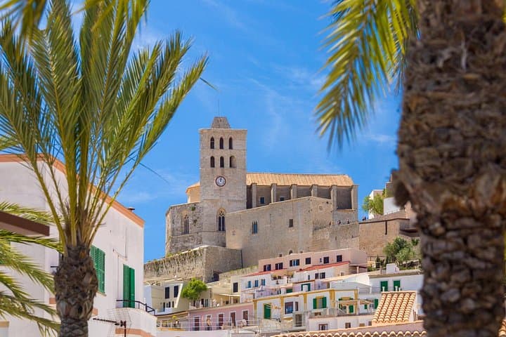 Rundfahrt mit der Fähre von Santa Eulalia nach Ibiza Altstadt — Foto 2