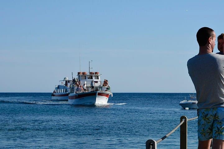 Rundfahrt mit der Fähre von Santa Eulalia nach Ibiza Altstadt — Foto 4