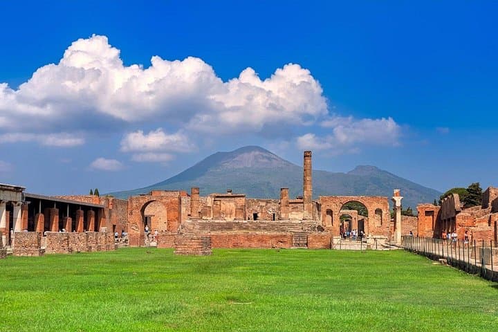 Excursión al Vesubio y Pompeya desde el Puerto de Nápoles