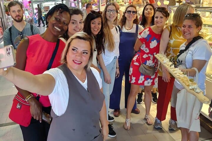 Tour del Mercato di Torino e Aperitivo Italiano Autentico