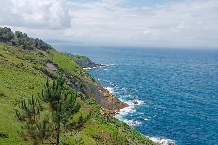 Senderismo con vistas al acantilado en San Sebastián — foto 2