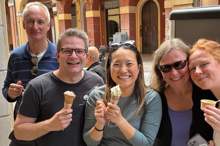 Visite gastronomique avec un chef local à Bologne