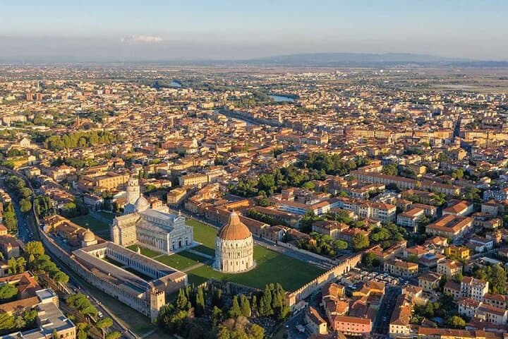 Tour a piedi di Pisa con guida audio e scritta di un locale