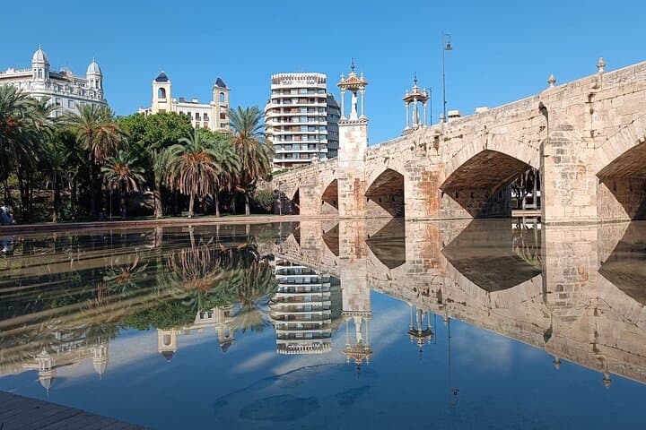 Grand City Small Group Bike Tour in Valencia — foto 2