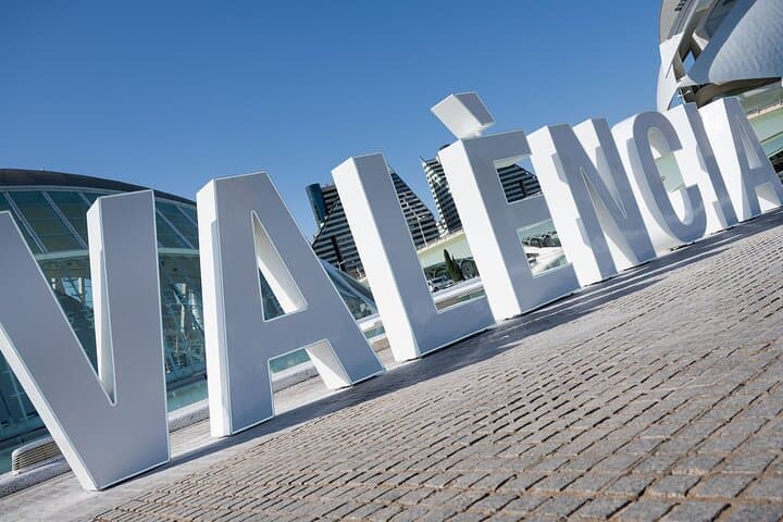 Grand City Small Group Bike Tour in Valencia — foto 4