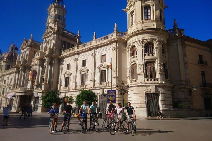 Tour Privado en Bicicleta de 2 Horas: Valencia Medieval y Ciudad de las Artes — foto 2