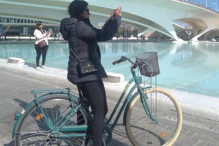 Tour Privado en Bicicleta de 2 Horas: Valencia Medieval y Ciudad de las Artes — foto 4