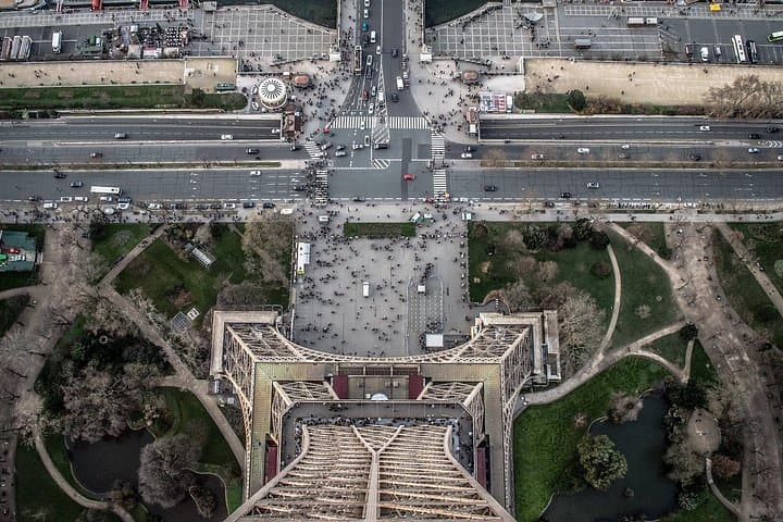Tour de la Torre Eiffel hasta la Cima en Ascensor con Guía Privado — foto 3