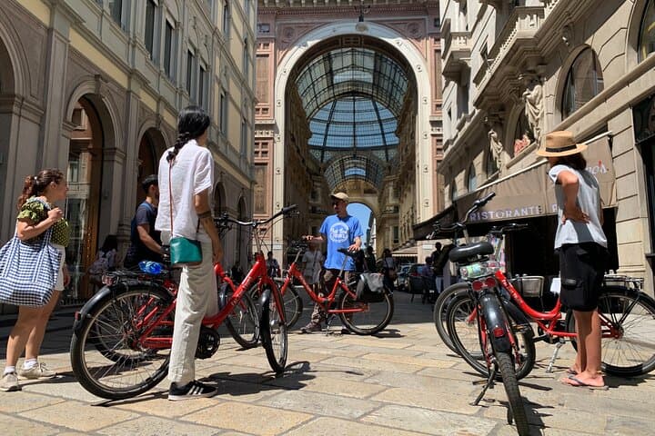 Tour in Bicicletta per Piccoli Gruppi: I Punti Salienti di Milano — foto 4