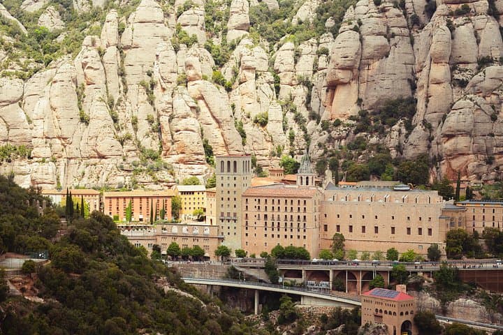 Barcelona nach Montserrat Tour: Basilika, Transfers & Zusatzangebote — Foto 4