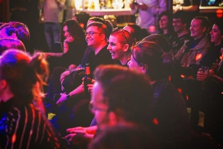 Englische Stand-Up-Comedy bei HIER WO DU STRAHLST, Berlin — Foto 3