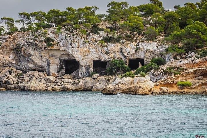 Beach Portal Vells and Cave Portal Vells Tour — photo 3