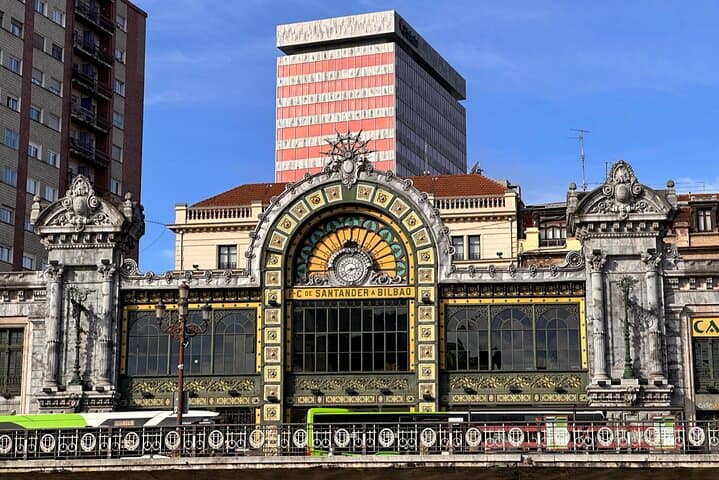 Tour a piedi autoguidato nel centro storico di Bilbao e caccia al tesoro — foto 5