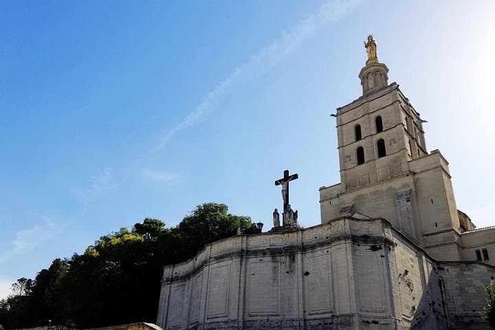 60-minütige lokale Wanderung durch Avignon — Foto 3