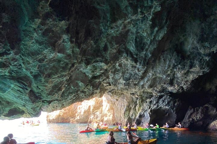 Excursion en kayak et snorkeling dans les falaises de Maro Cerro Gordo — photo 2
