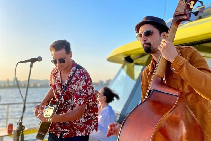 Sonnenuntergang Katamaranfahrt mit DJ in Barcelona — Foto 2