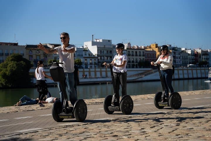 Sevilla Stadtbesichtigung 90-minütige Segway-Tour am Flussufer