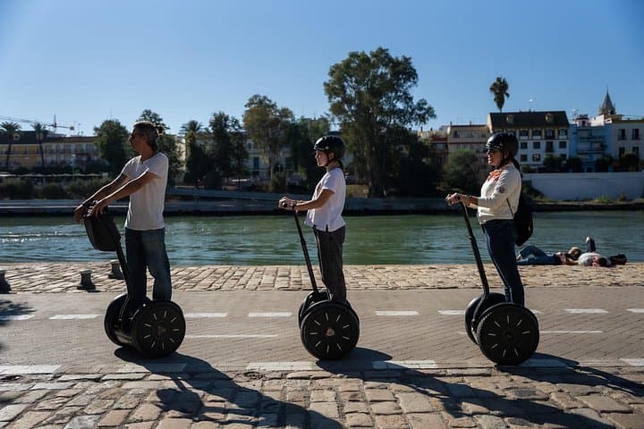 Sevilla Stadtbesichtigung 90-minütige Segway-Tour am Flussufer — Foto 2