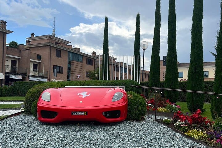 Tour de un día completo de Ferrari: Museos, visita a la fábrica y simulador de F1 — foto 3