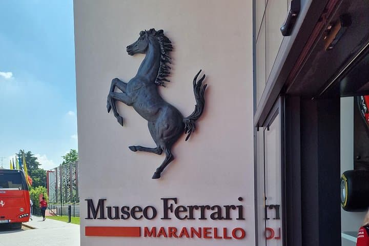 Tour de un día completo de Ferrari: Museos, visita a la fábrica y simulador de F1 — foto 5