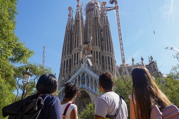 Sagrada Familia Guided Tour with Skip the Line Ticket — photo 2