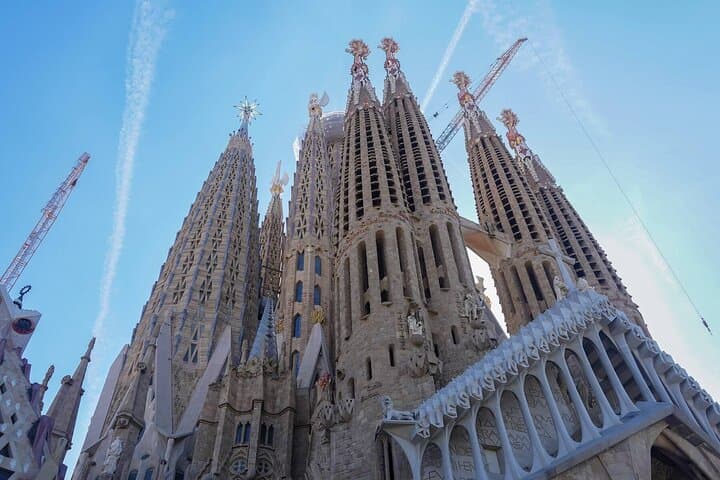 Visite guidée de la Sagrada Familia avec accès aux tours en coupe-file — photo 2