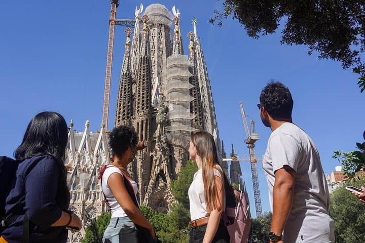 Visite guidée de la Sagrada Familia avec accès aux tours en coupe-file — photo 4