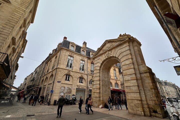 Tour a piedi autoguidato e caccia al tesoro a Bordeaux — foto 4