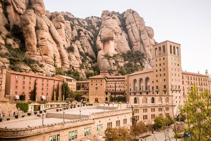 Halbtägige Montserrat-, Tapas- und Weintour ab Barcelona — Foto 5