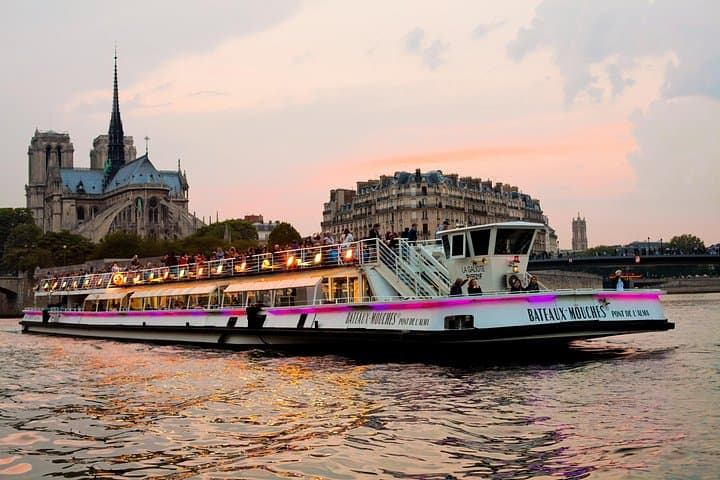 Crociere panoramiche Bateaux Mouches® sul fiume Senna a Parigi — foto 5
