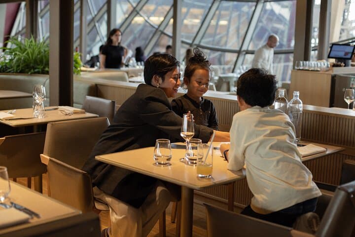Déjeuner tardif au Madame Brasserie, Tour Eiffel, Paris — photo 5