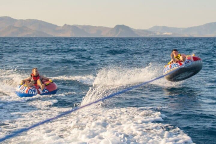 Cannes: Adrenalin-Paket Wassertubing