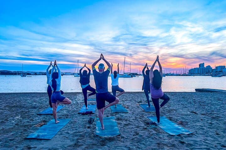 Yoga am Strand in der San Antonio Bucht — Foto 2