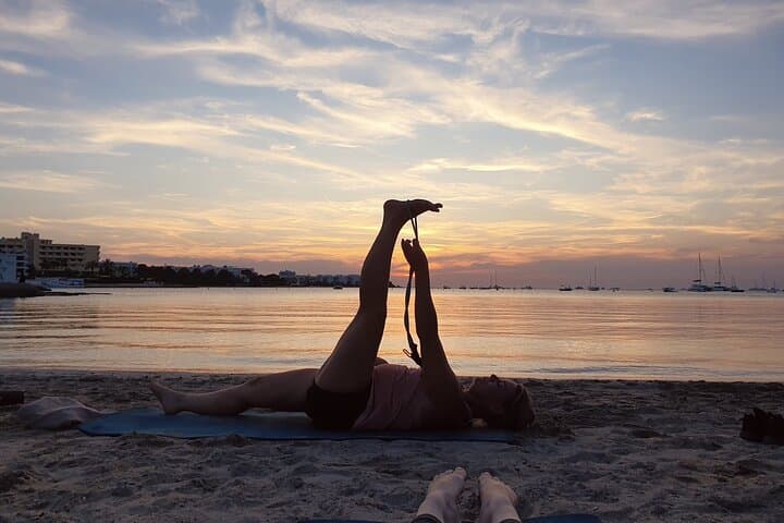 Yoga am Strand in der San Antonio Bucht — Foto 4