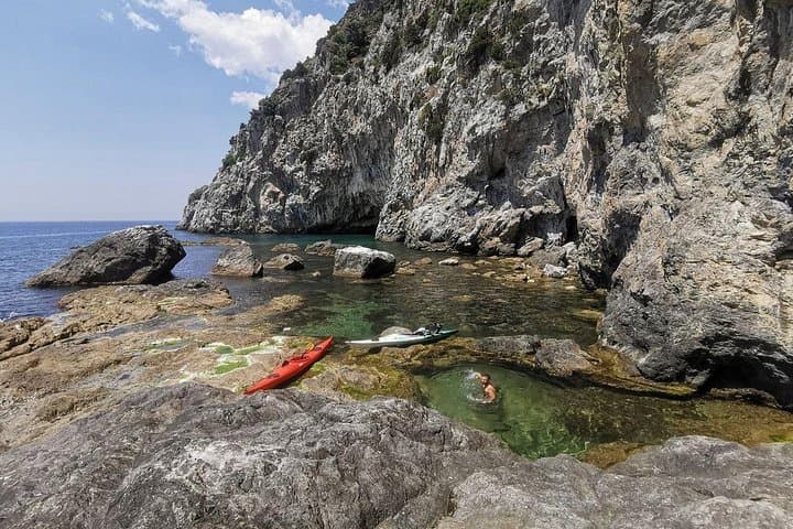 Tour Privado en Kayak por la Costa de Amalfi - Medio día — foto 2