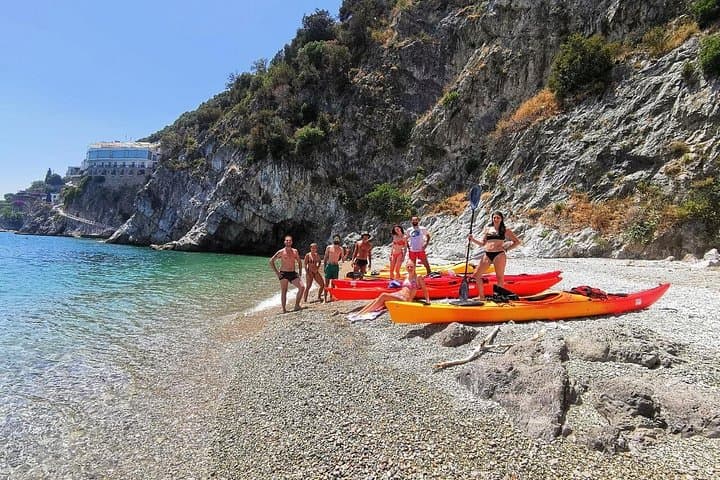 Tour Privado en Kayak por la Costa de Amalfi - Medio día — foto 3