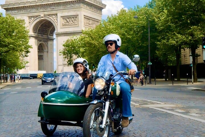 Visite en Side-Car Rétro à Paris et Croisière sur la Seine — photo 2