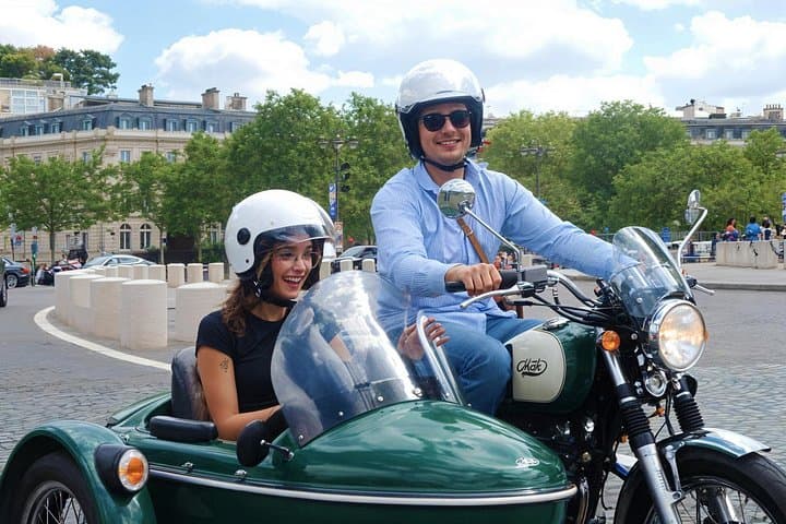 Visite en Side-Car Rétro à Paris et Croisière sur la Seine