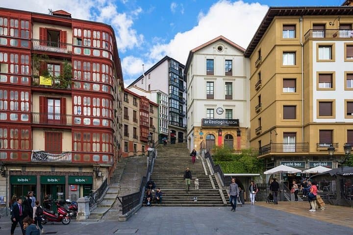 Tour Gastronómico en Bilbao: Mercado de la Ribera y Casco Viejo