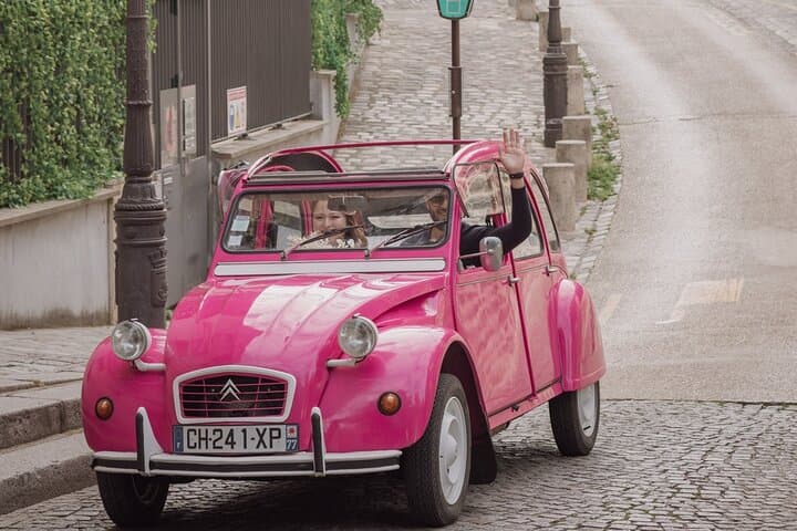 Visite guidée privée de 2 heures en Citroën 2CV rose — photo 2