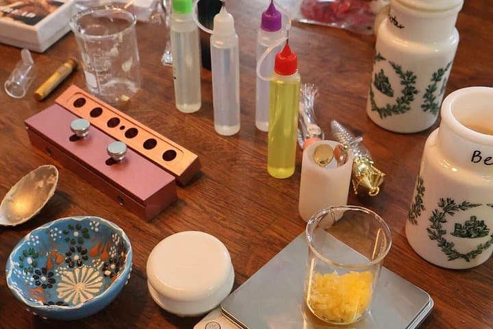 Atelier de fabrication de rouge à lèvres éco-responsable à Paris — photo 5